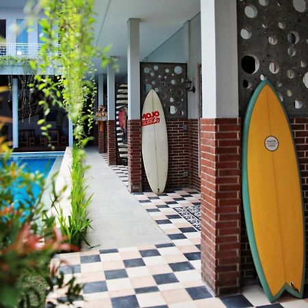 Mojosurf Camp Canggu Eksteriør billede